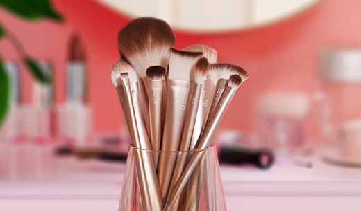 Test and keep the Real Techniques makeup brush set 