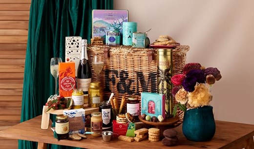 Taste test the Fortnum & Mason Hamper for Christmas